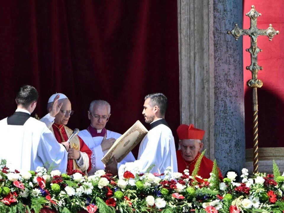 𝗨𝗿𝗯𝗶 𝗲𝘁 𝗢𝗿𝗯𝗶, 𝗲𝗹 𝗣𝗮𝗽𝗮: 𝗤𝘂𝗲 𝗰𝗮𝗹𝗹𝗲𝗻 𝗹𝗮𝘀 𝗮𝗿𝗺𝗮𝘀 𝘆 𝗰𝗮𝗺𝗯𝗶𝗲𝗻 𝗹𝗼𝘀 𝗰𝗼𝗿𝗮𝘇𝗼𝗻𝗲𝘀