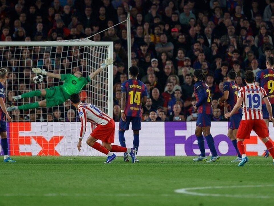 Atlético de Madrid golpeó a Barcelona en el Camp Nou con un golazo de Julián Álvarez