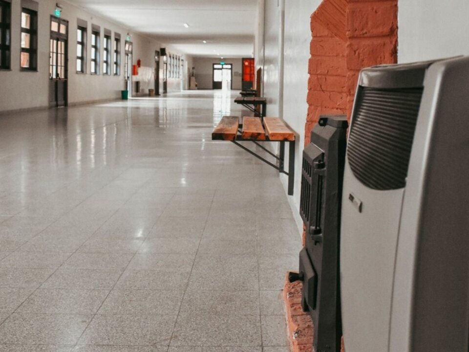 El Gobierno depositó $980 millones para garantizar la calefacción en todas las escuelas estatales de Mendoza