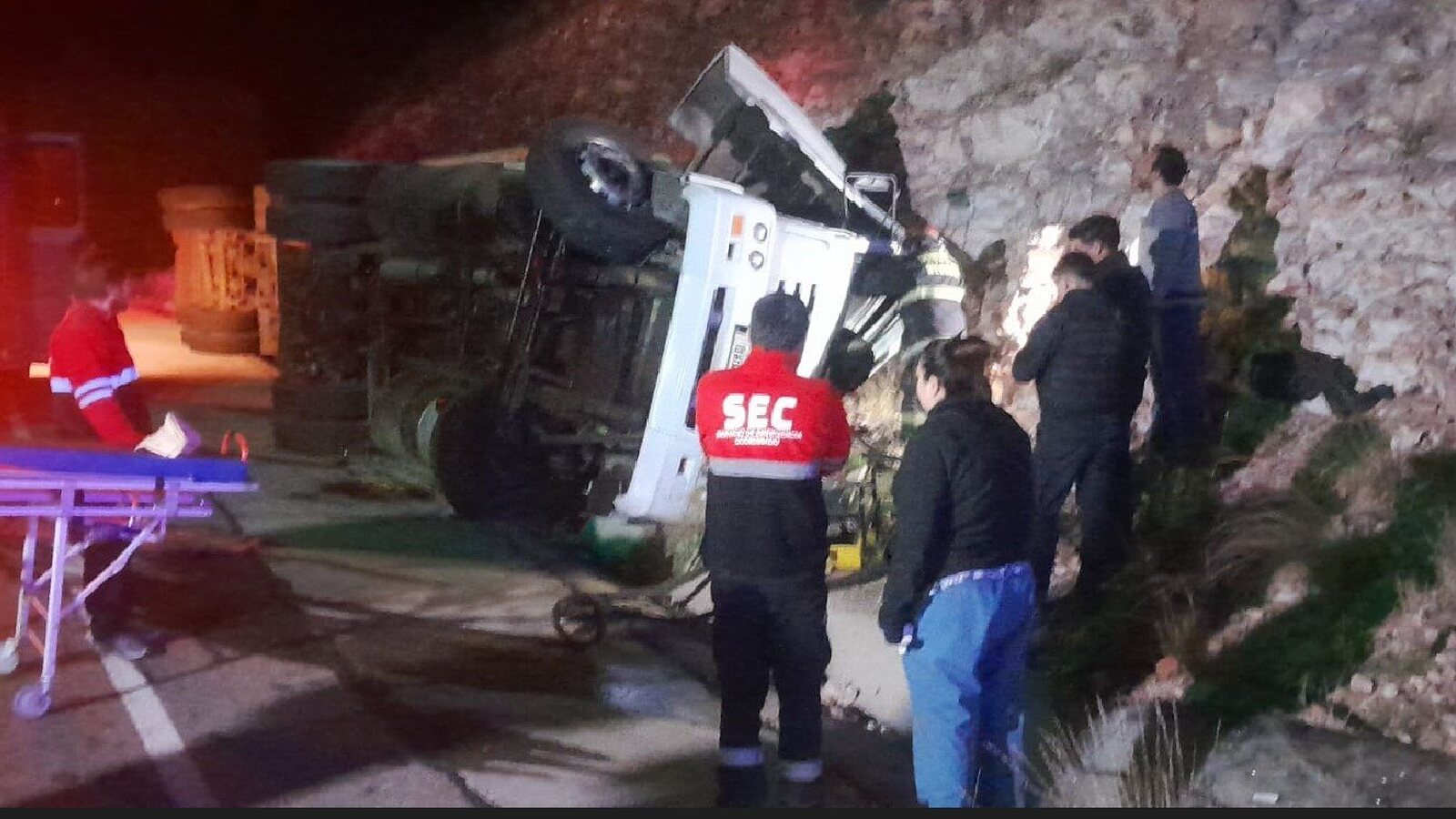 Volcó un camión en la "Cuesta de los Terneros"