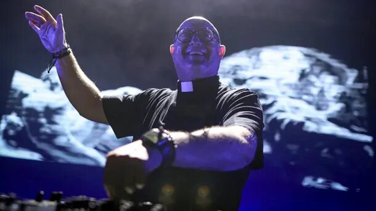 Misa electrónica" en Plaza de Mayo con el DJ Guilherme Peixoto, a casi un año de la muerte de Francisco