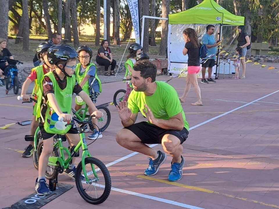 Sábado a puro deporte en el poli 1: Zumba, recreo y bici-escuelas