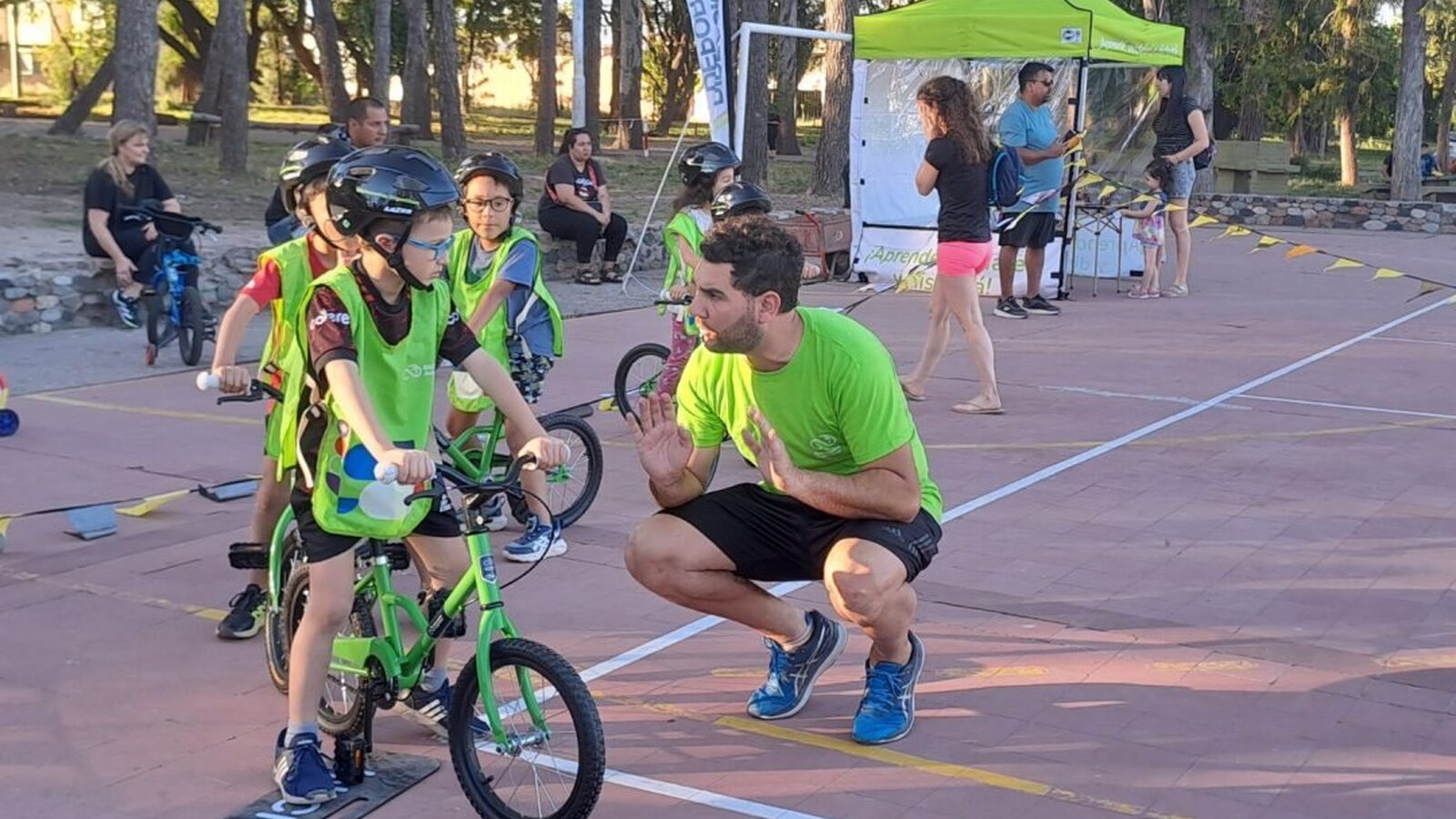 Sábado a puro deporte en el poli 1: Zumba, recreo y bici-escuelas