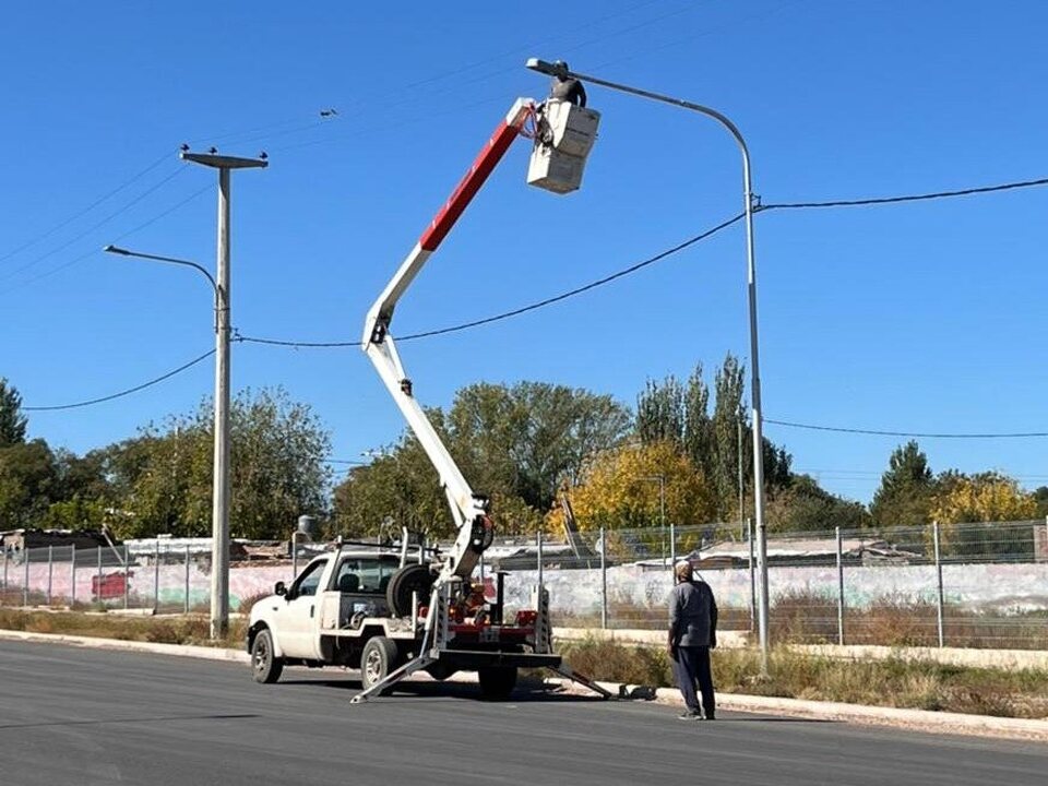 EL Municipio de San Rafael instala mas de 120 nuevas luces led en avenidas Cantoni, Velez Sarfield, Juan XXIII y El Libertador