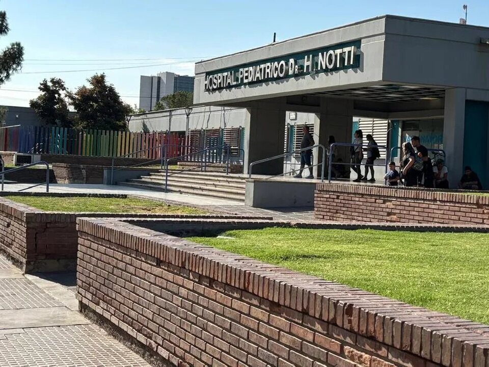 Milagro en Godoy Cruz: Policías salvaron a una beba de 3 meses que se ahogaba