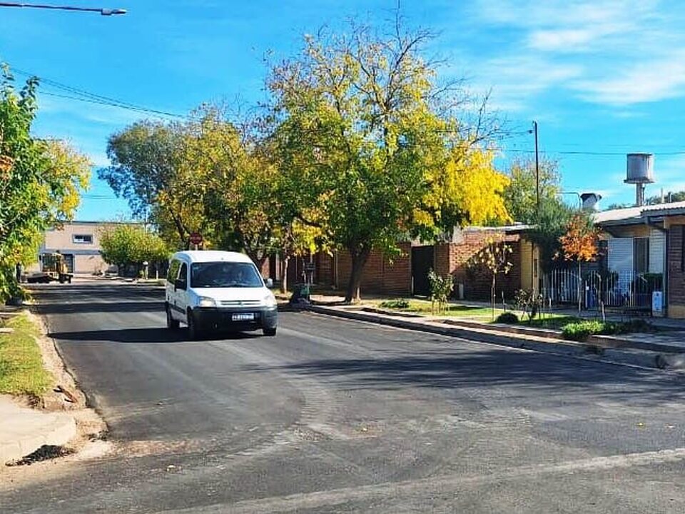 El plan de asfalto municipal llegó a las calles del barrio AMSA