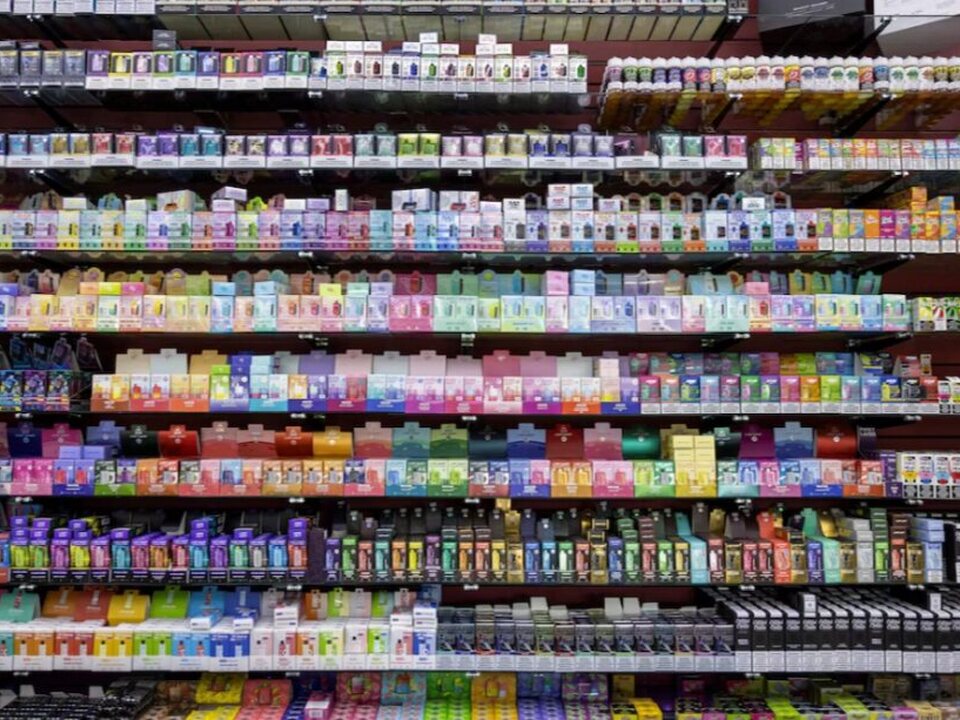 El Gobierno deroga la prohibición y establece regulación para vapeadores y productos de nicotina