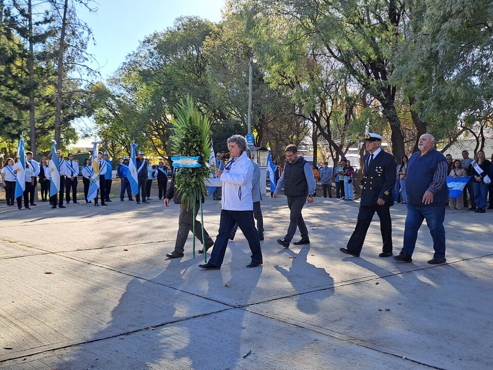 Con un gesto solidario y emotivas cartas, San Rafael recordó el hundimiento del crucero Ara General Belgrano