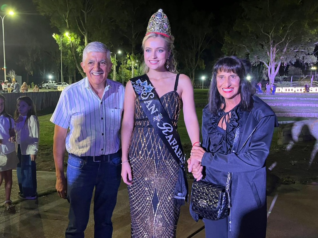 Azul y una destacada participación en el brindis de las reinas