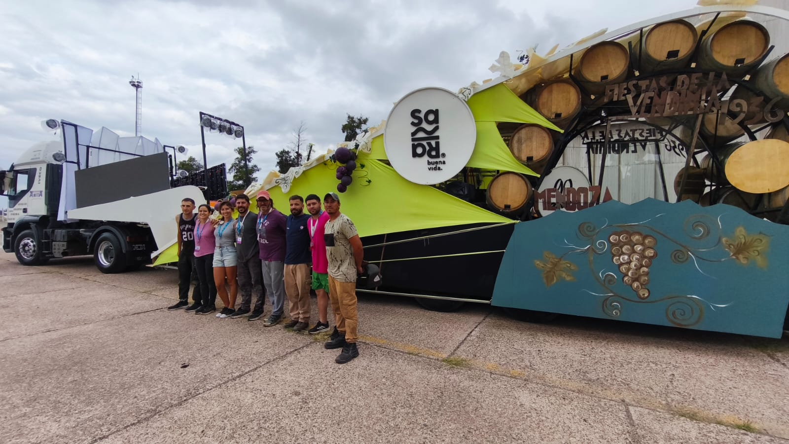 El carro Sanrafaelino ya partió rumbo a la vía blanca para trasladar a Azul y su corte